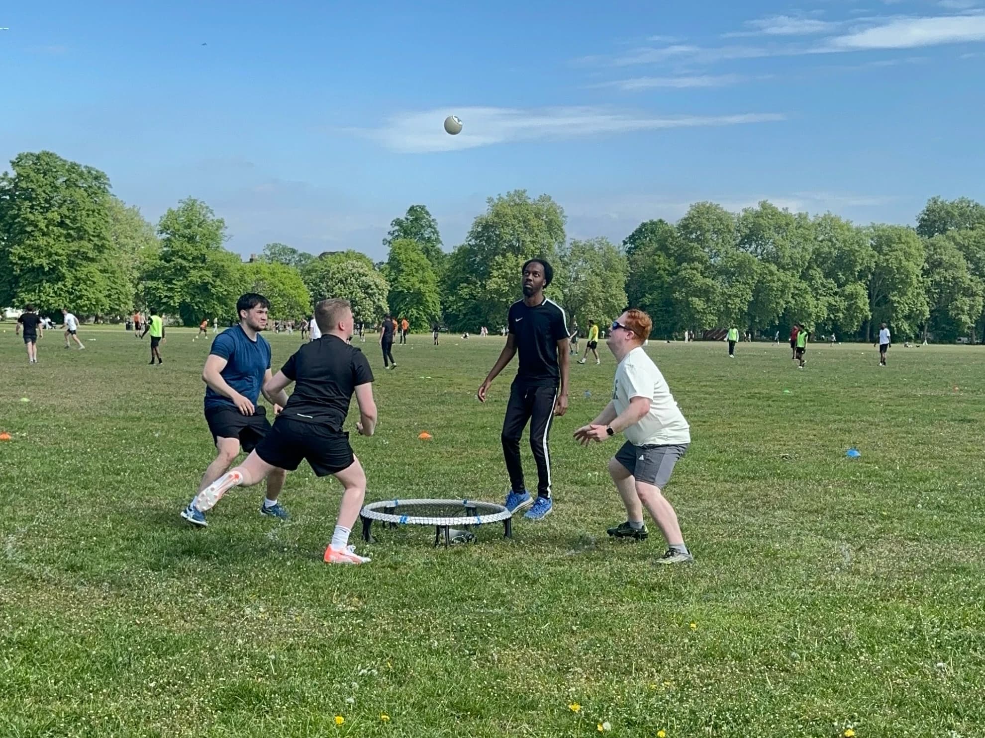 Roundnet players at the London Major